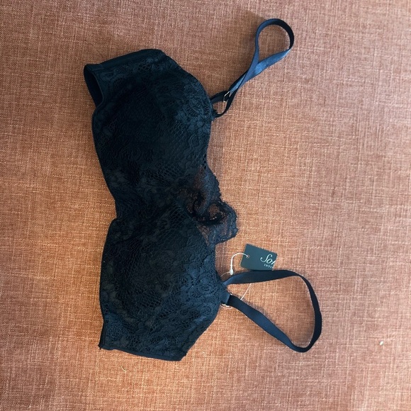 Lace Bralette in Black - Picture 4 of 7